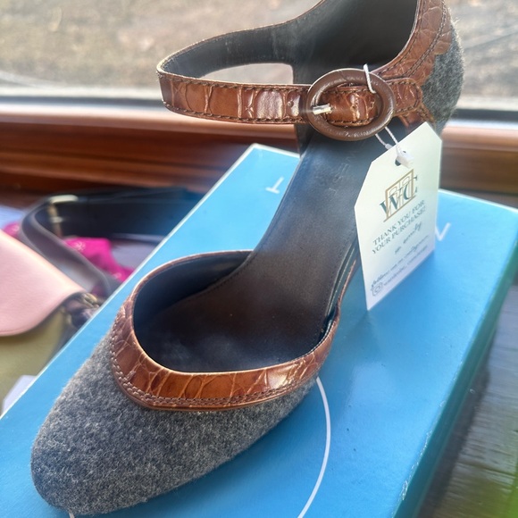 Nine West - Stacked Wedge Heel, Mixed Materials | Size 8.5 - Picture 2 of 5